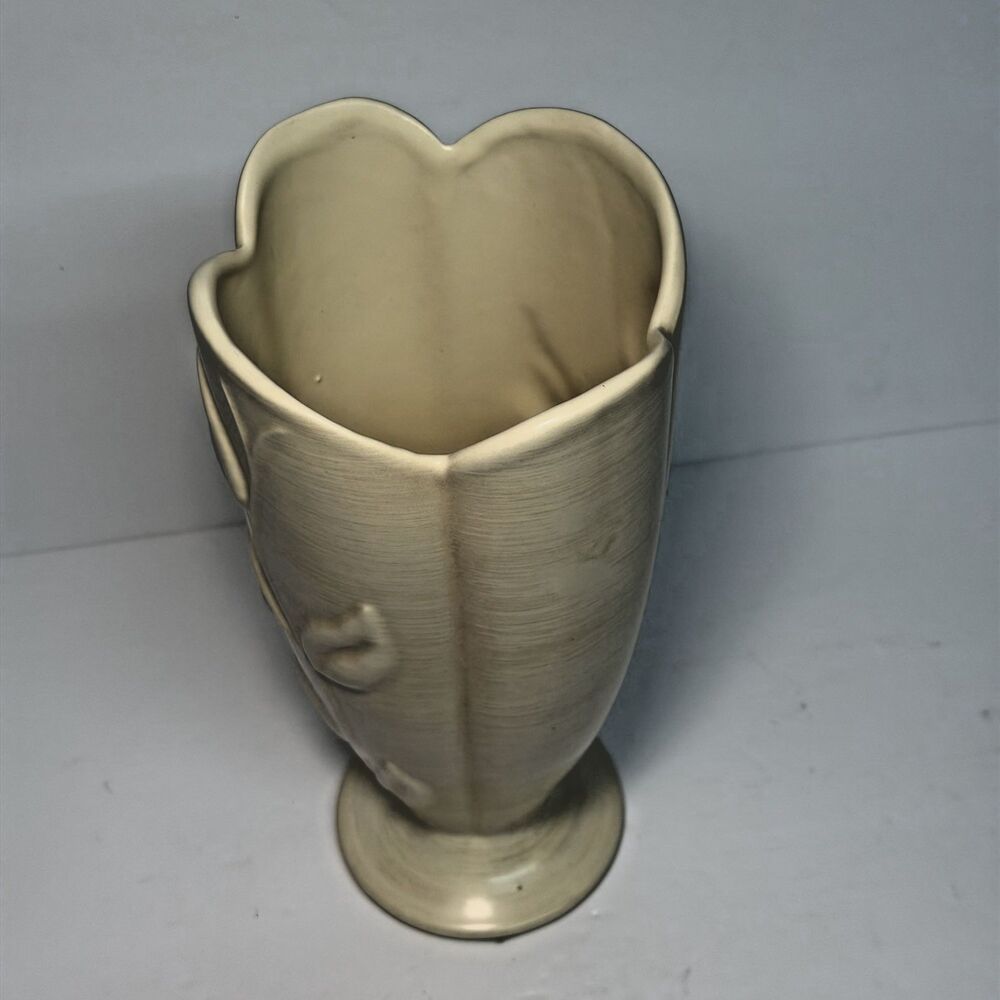 Beautiful Haeger Pottery Vase Large 10.5" Leaf Vine Decor Neutral Contemporary - Picture 3 of 10